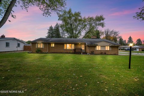 Photo of 3662 Perlawn Drive, Toledo, OH 43614 (MLS # 10000179) Photo of 3662 Perlawn Drive, Toledo, OH 43614 (MLS # 10000179)
