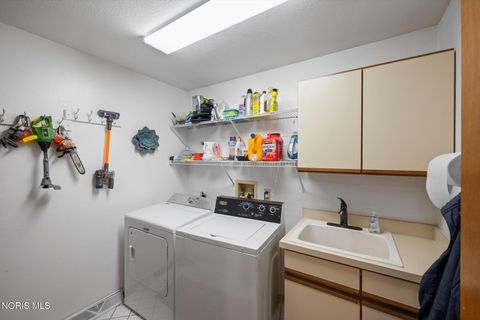 Tiny photo for 2331 Heatherglen Drive, Maumee, OH 43537 (MLS # 10007215)