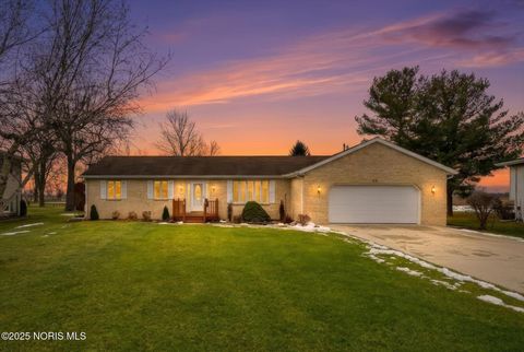 Photo of 55 Christopher Drive, Fostoria, OH 44830 (MLS # 10001969)