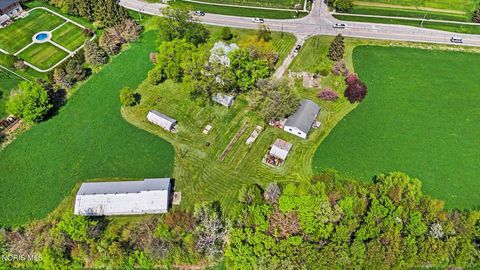 Photo of 7549 Salisbury Road, Maumee, OH 43537 (MLS # 10006798)