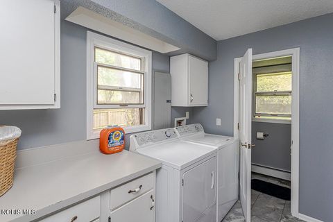 Tiny photo for 2352 Winterset Drive, Toledo, OH 43614 (MLS # 10006958)