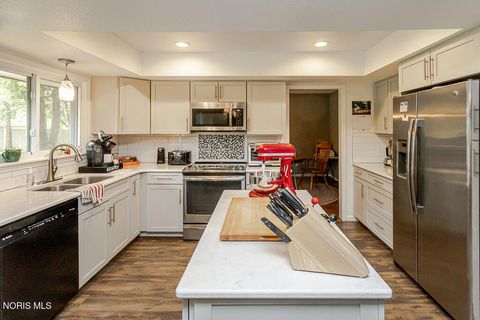 Tiny photo for 2352 Winterset Drive, Toledo, OH 43614 (MLS # 10006958)