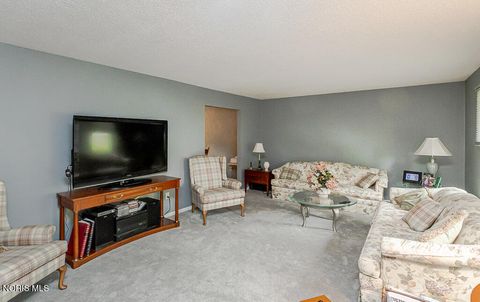 Tiny photo for 2352 Winterset Drive, Toledo, OH 43614 (MLS # 10006958)