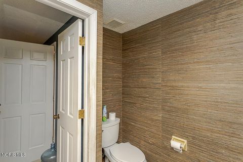 Tiny photo for 2352 Winterset Drive, Toledo, OH 43614 (MLS # 10006958)