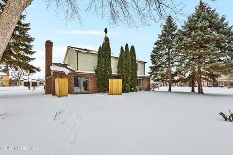 Tiny photo for 2024 Inglewood Road, Holland, OH 43528 (MLS # 10003813)