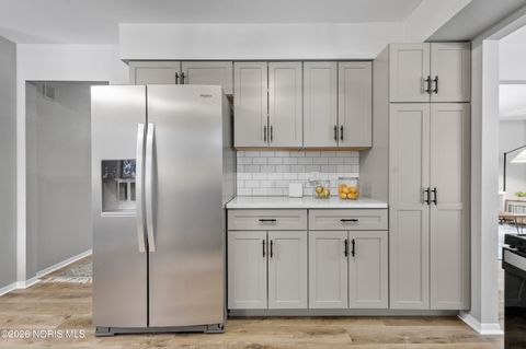 Tiny photo for 2024 Inglewood Road, Holland, OH 43528 (MLS # 10003813)