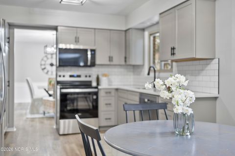 Tiny photo for 2024 Inglewood Road, Holland, OH 43528 (MLS # 10003813)