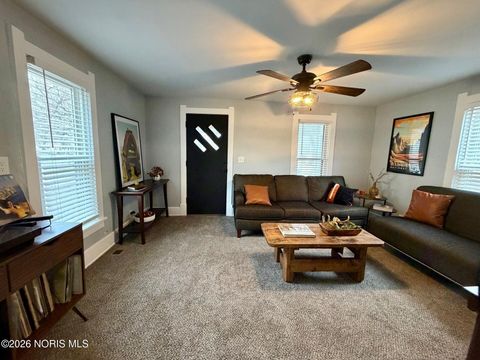 Tiny photo for 128 Frazee Avenue, Bowling Green, OH 43402 (MLS # 10002858)