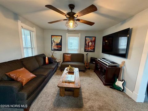 Tiny photo for 128 Frazee Avenue, Bowling Green, OH 43402 (MLS # 10002858)