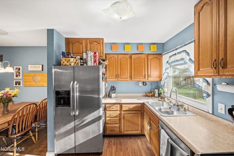 Tiny photo for 1621 Colleen Court, Toledo, OH 43614 (MLS # 10006630)