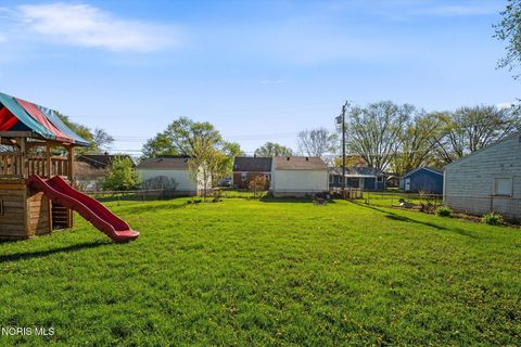 Tiny photo for 1621 Colleen Court, Toledo, OH 43614 (MLS # 10006630)