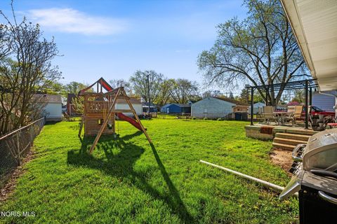 Tiny photo for 1621 Colleen Court, Toledo, OH 43614 (MLS # 10006630)