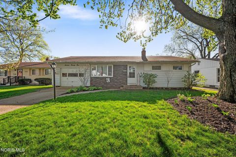 Photo of 1621 Colleen Court, Toledo, OH 43614 (MLS # 10006630)