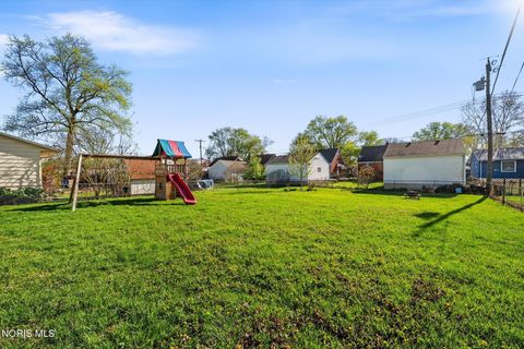 Tiny photo for 1621 Colleen Court, Toledo, OH 43614 (MLS # 10006630)