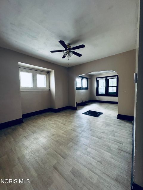 Tiny photo for 651 Dearborn Avenue, Toledo, OH 43605 (MLS # 10007498)