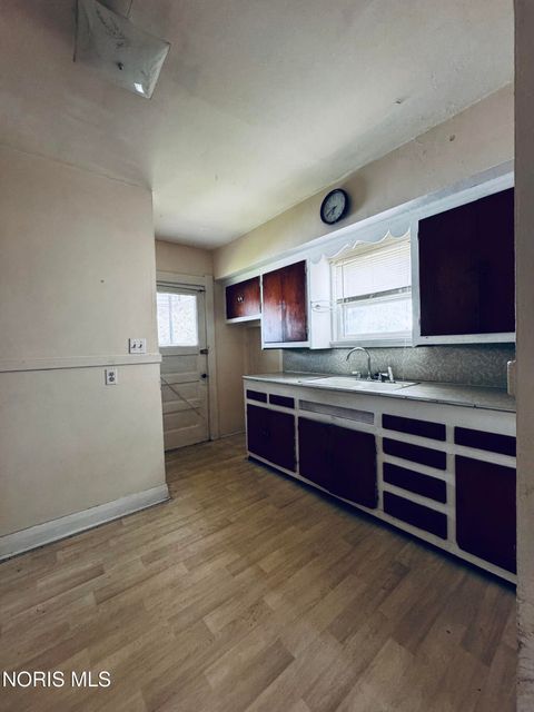 Tiny photo for 651 Dearborn Avenue, Toledo, OH 43605 (MLS # 10007498)
