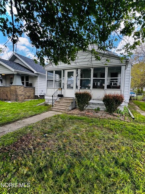 Tiny photo for 651 Dearborn Avenue, Toledo, OH 43605 (MLS # 10007498)