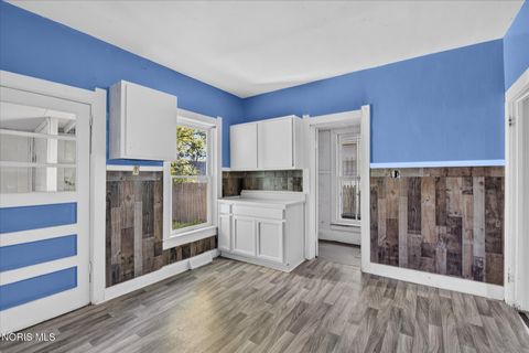 Tiny photo for 842 Lincoln Avenue, Toledo, OH 43607 (MLS # 10009231)