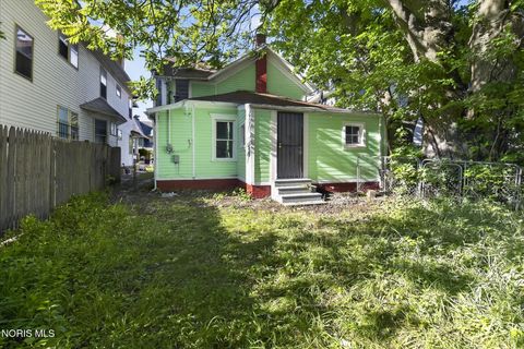 Tiny photo for 842 Lincoln Avenue, Toledo, OH 43607 (MLS # 10009231)