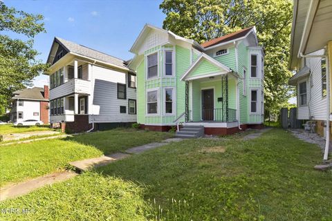 Tiny photo for 842 Lincoln Avenue, Toledo, OH 43607 (MLS # 10009231)