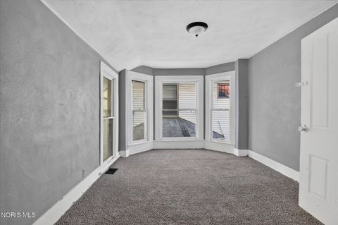 Tiny photo for 842 Lincoln Avenue, Toledo, OH 43607 (MLS # 10009231)
