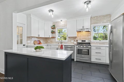 Tiny photo for 2368 Tremainsville Road, Toledo, OH 43613 (MLS # 10014317)
