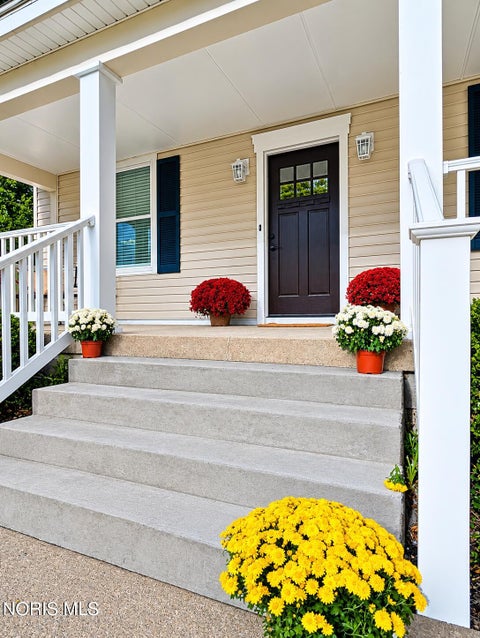 Tiny photo for 2368 Tremainsville Road, Toledo, OH 43613 (MLS # 10014317)