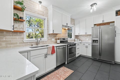 Tiny photo for 2368 Tremainsville Road, Toledo, OH 43613 (MLS # 10014317)