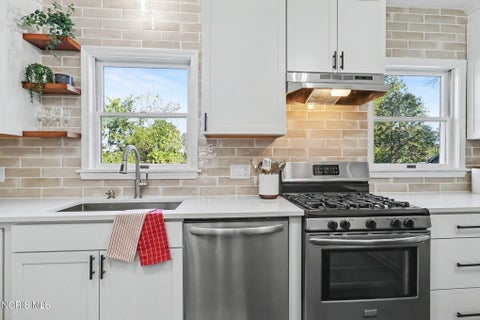 Tiny photo for 2368 Tremainsville Road, Toledo, OH 43613 (MLS # 10014317)