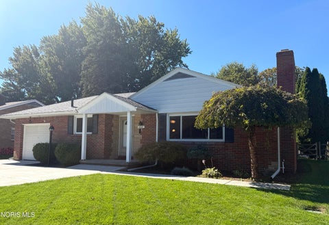 Photo of 414 Holly Drive, Oregon, OH 43616 (MLS # 10014447)