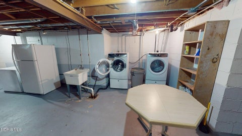 Tiny photo for 414 Holly Drive, Oregon, OH 43616 (MLS # 10014447)