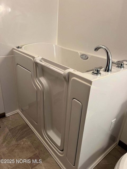 Tiny photo for 309 Alisa Lane, Arlington, OH 45814 (MLS # 10000022)