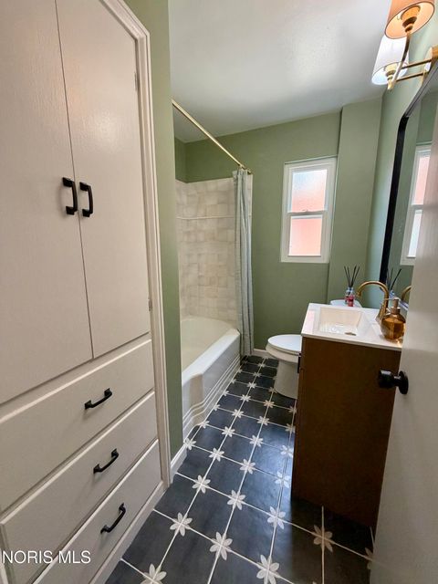 Tiny photo for 4203 Rugby Drive, Toledo, OH 43614 (MLS # 10007609)