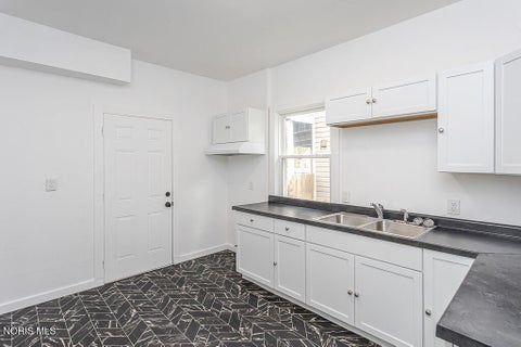 Tiny photo for 208 South Avenue, Toledo, OH 43609 (MLS # 10013589)