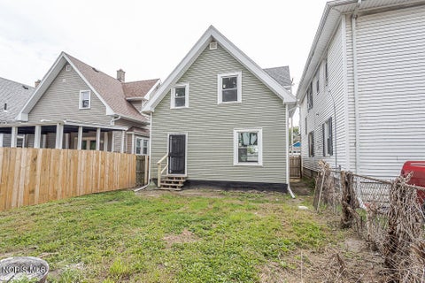 Tiny photo for 208 South Avenue, Toledo, OH 43609 (MLS # 10013589)