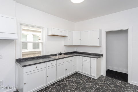Tiny photo for 208 South Avenue, Toledo, OH 43609 (MLS # 10013589)