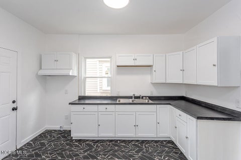 Tiny photo for 208 South Avenue, Toledo, OH 43609 (MLS # 10013589)