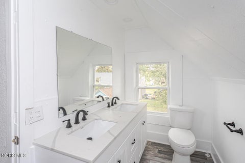 Tiny photo for 208 South Avenue, Toledo, OH 43609 (MLS # 10013589)