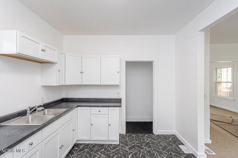 Tiny photo for 208 South Avenue, Toledo, OH 43609 (MLS # 10013589)