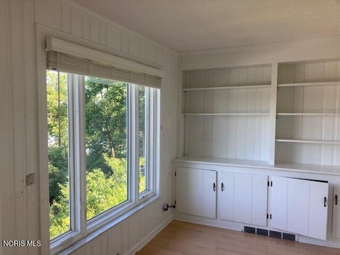 Tiny photo for 210 River Road, Maumee, OH 43537 (MLS # 10008693)