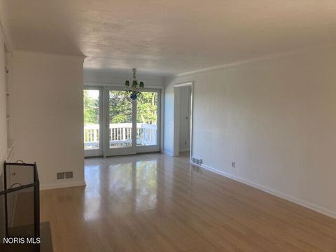 Tiny photo for 210 River Road, Maumee, OH 43537 (MLS # 10008693)