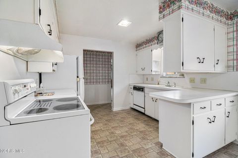 Tiny photo for 3155 Eastmoreland Drive, Oregon, OH 43616 (MLS # 10005019)