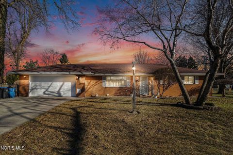 Photo of 3155 Eastmoreland Drive, Oregon, OH 43616 (MLS # 10005019)