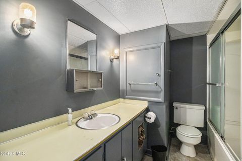 Tiny photo for 3155 Eastmoreland Drive, Oregon, OH 43616 (MLS # 10005019)