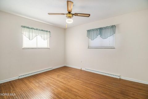 Tiny photo for 3155 Eastmoreland Drive, Oregon, OH 43616 (MLS # 10005019)