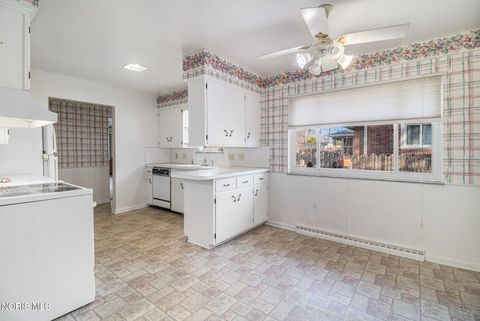 Tiny photo for 3155 Eastmoreland Drive, Oregon, OH 43616 (MLS # 10005019)