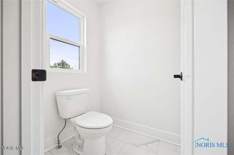 Tiny photo for 999 Stoneleigh Road, Perrysburg, OH 43551 (MLS # 10009346)