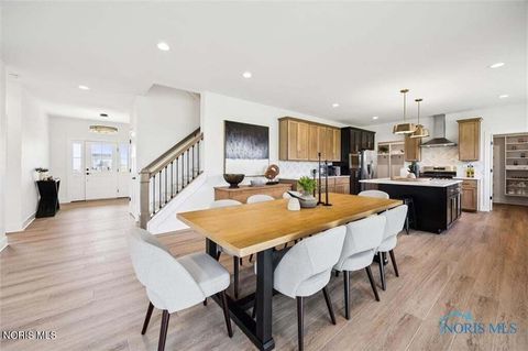 Tiny photo for 999 Stoneleigh Road, Perrysburg, OH 43551 (MLS # 10009346)
