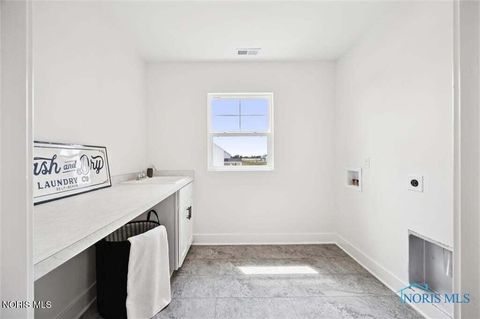 Tiny photo for 999 Stoneleigh Road, Perrysburg, OH 43551 (MLS # 10009346)