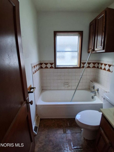Tiny photo for 1459 Lakewood Street, Toledo, OH 43605 (MLS # 10012560)